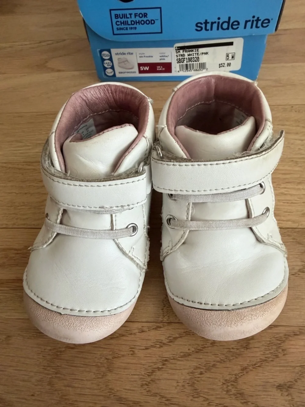 Stride Rite SM Frankie White Pink Embroidered Flowers Size 5W